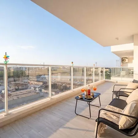 The Essential V - Modern With Private Parking Aparthotel 3*