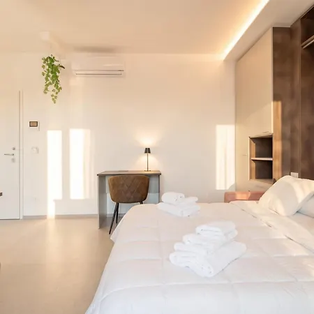 Aparthotel The Essential V - Modern With Private Parking 3*
