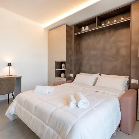 Aparthotel The Essential V - Modern With Private Parking