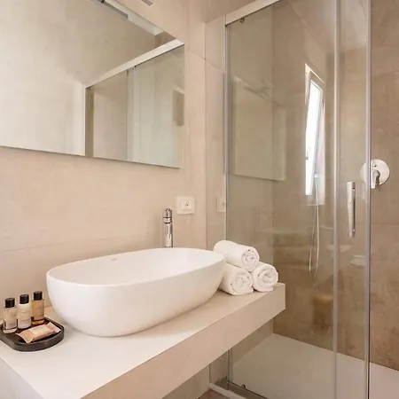 Aparthotel The Essential V - Modern With Private Parking Bari