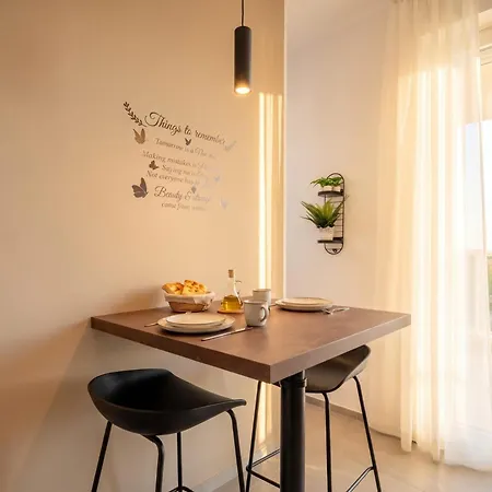 Aparthotel The Essential V - Modern With Private Parking 3*